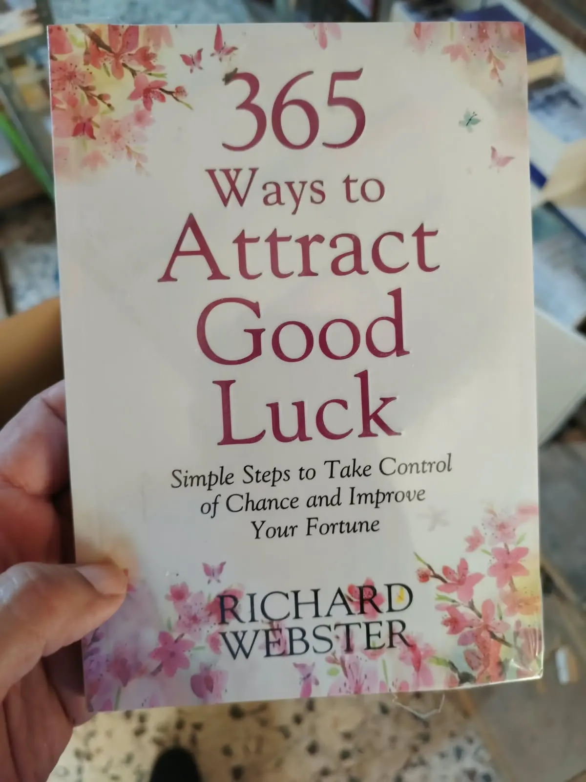 365 Ways to Attract Good Luck: Simple Steps to Take Control of Chance and Improve Your Fortune